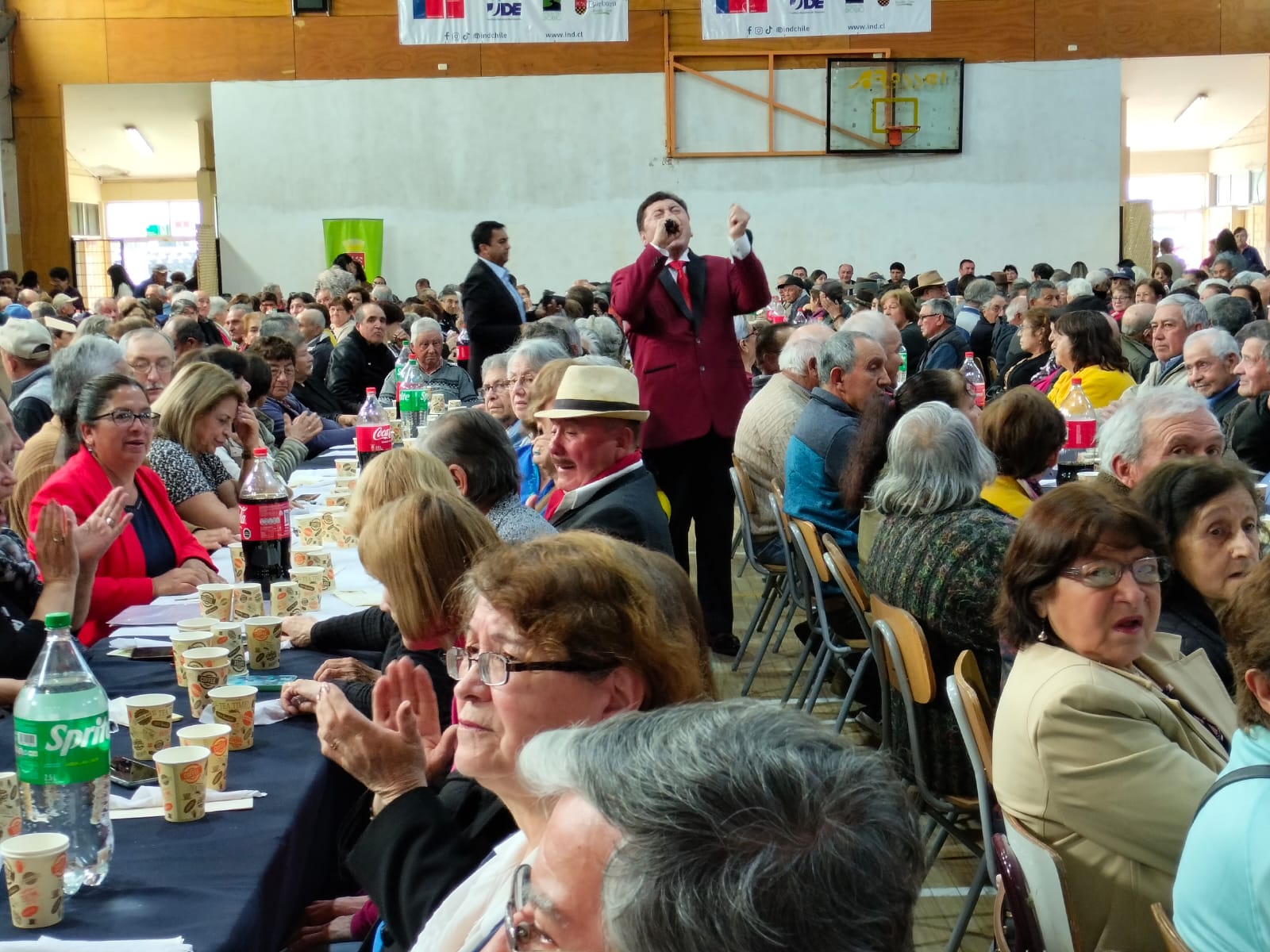 Cerca De Mil Adultos Mayores Celebraron Su D A En Masivo Almuerzo En