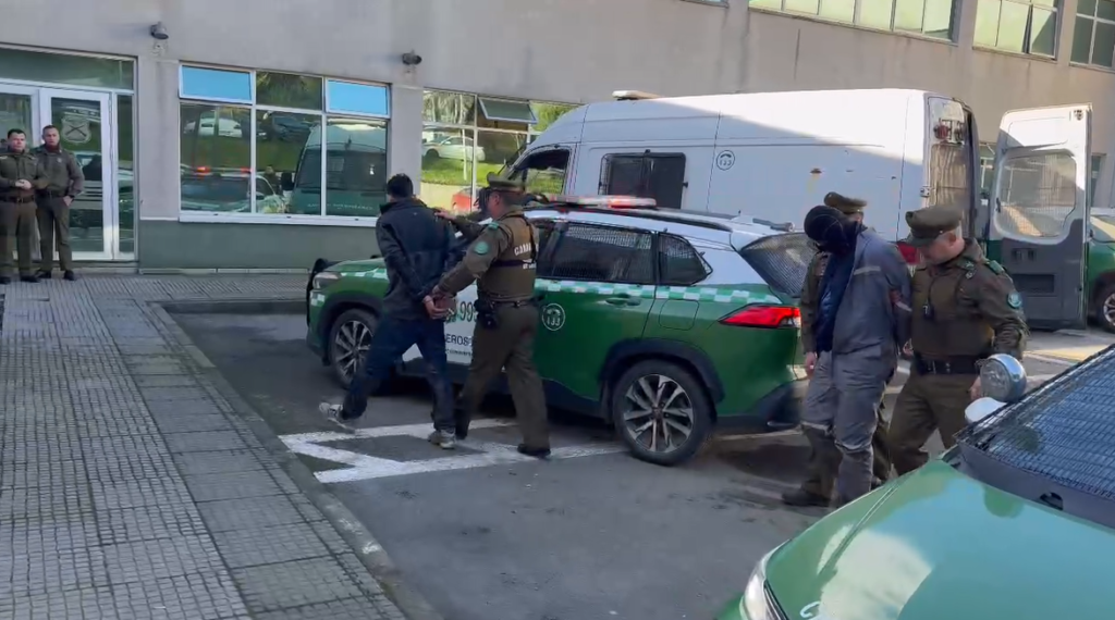 Carabineros de Lota detienen a 4 sujetos por robo con violencia en Caja ...