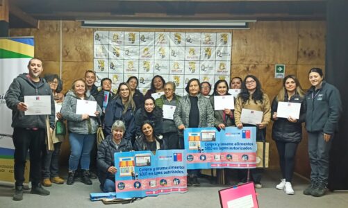 Seremi de Salud educa a dueñas de casa correcta manipulación de alimentos para prevenir intoxicaciones